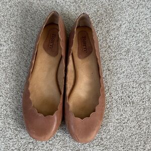 Born Women's Scalloped Brown Flats